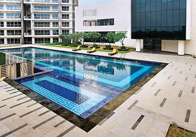 Outdoor lap pool & Kids’ pool