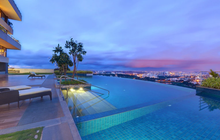 Infinity swimming pool