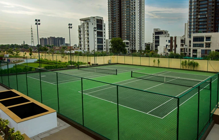 LARGE TENNIS COURTS