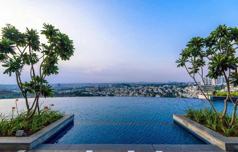Outdoor Pool - Tata Promont