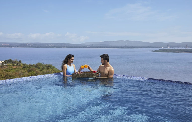 Roof top infinity pool
